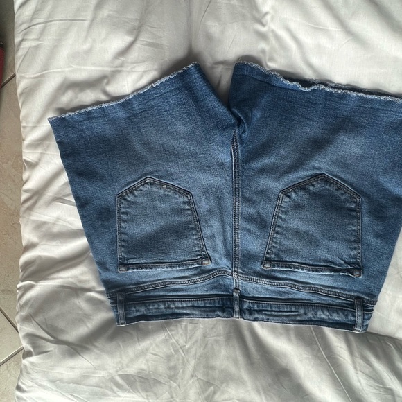 Size 10 Loft Jean shorts. Excellent used condition. - Picture 3 of 3